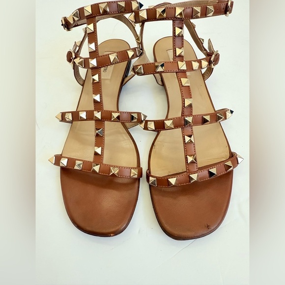 Valentino Garavani Brown leather Gold Rockstud ankle strap flat sandals EU 39.5 - Picture 4 of 13
